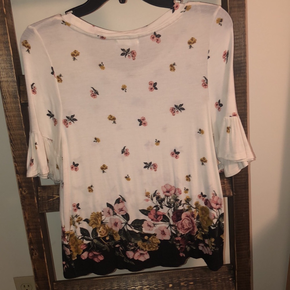 Beautiful Top! From Buckle! - Picture 2 of 5